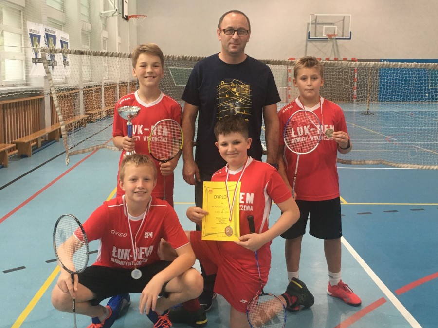 I miejsce i złote medale na Mistrzostwach Będzina Igrzysk Dzieci w badmintonie chłopców.