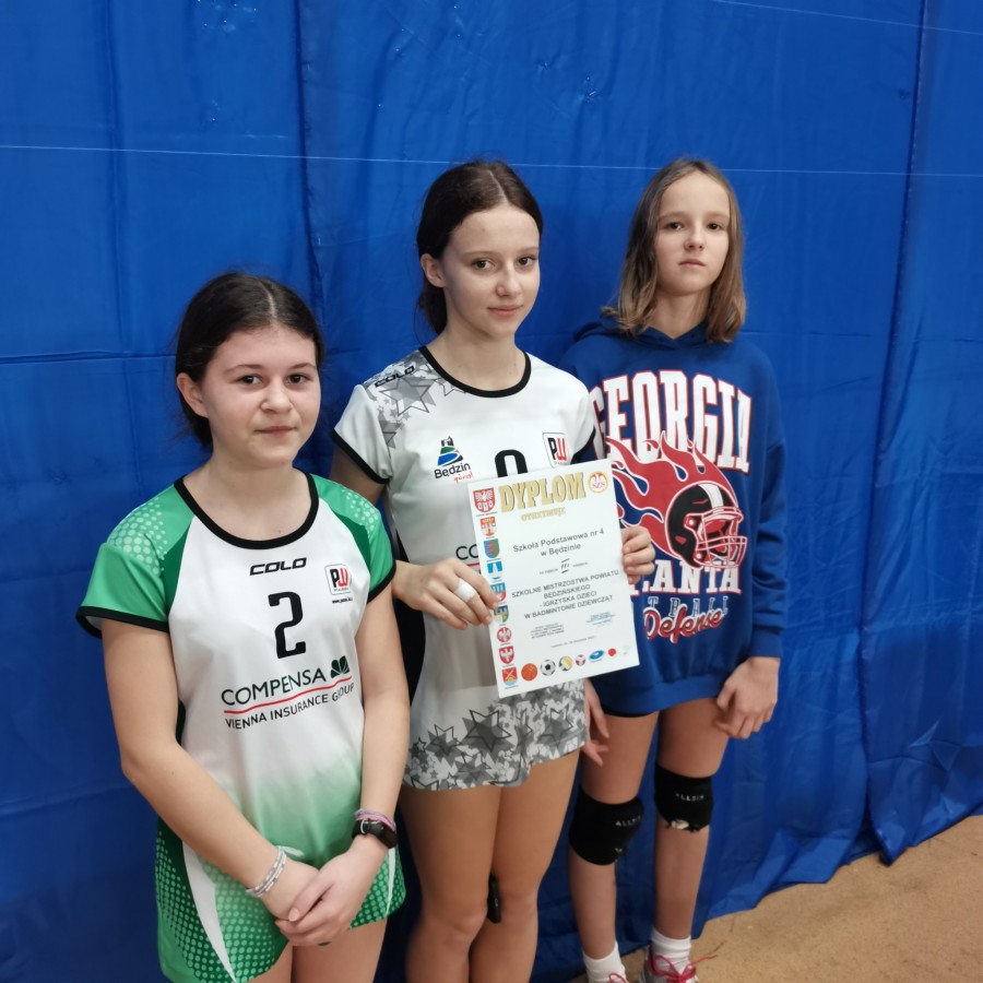Szkolne Powiatowe Igrzyska Dzieci w badmintonie dziewcząt.