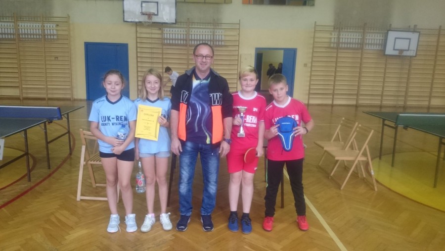 Wicemistrzostwo chłopców i czwarte miejsce dziewcząt na Mistrzostwach Będzina Igrzysk Dzieci w tenisie stołowym